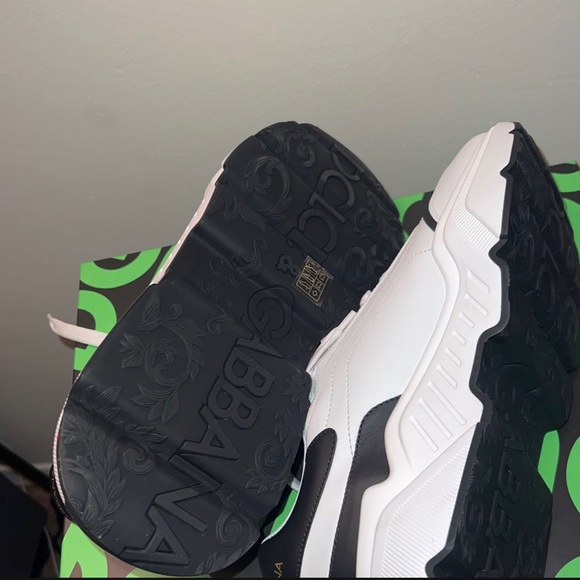 Dolce & Gabbbana Black and White Designer Shoes - Picture 4 of 4